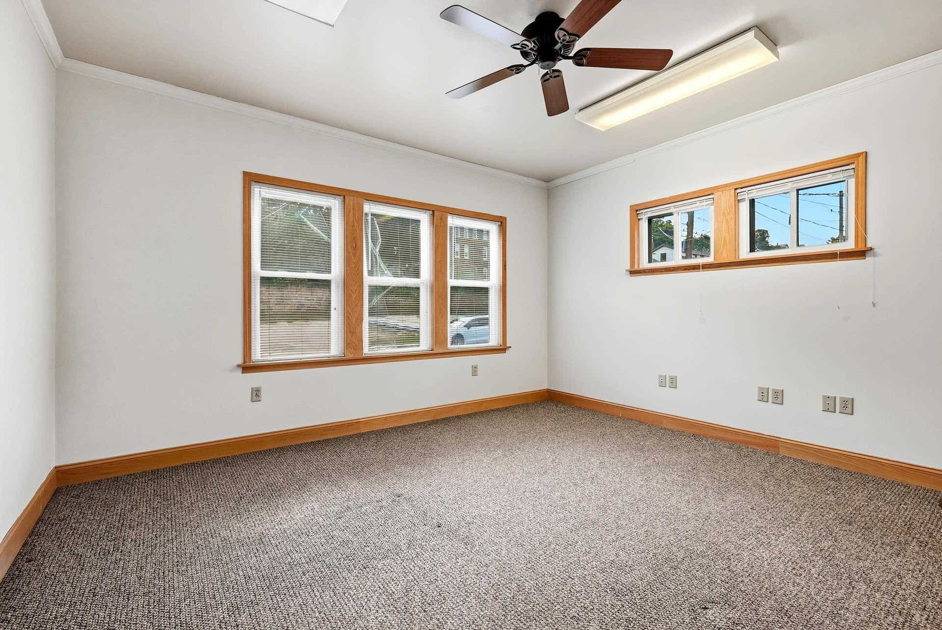 391 W 12 Street, Dubuque, IA 52001 391 W 12 Street, Dubuque, IA 52001