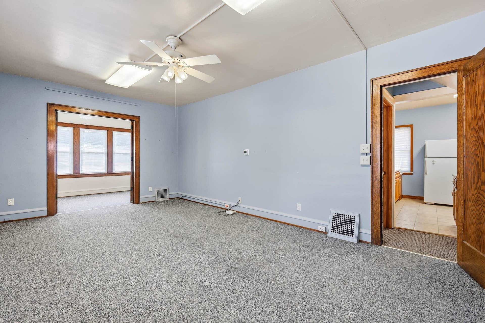 391 W 12 Street, Dubuque, IA 52001 391 W 12 Street, Dubuque, IA 52001