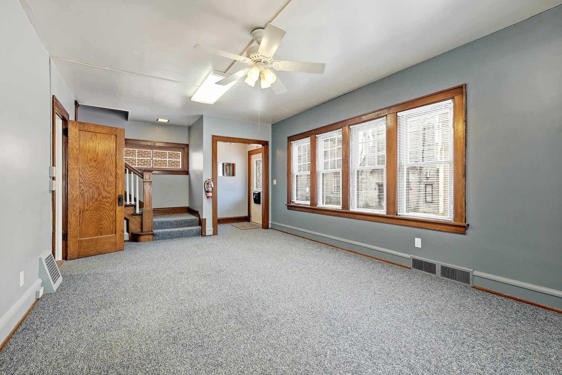 391 W 12 Street, Dubuque, IA 52001 391 W 12 Street, Dubuque, IA 52001
