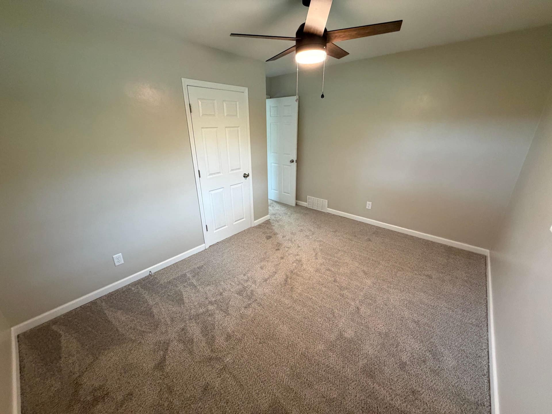 1070 Roosevelt Street, Dubuque, IA 52001 1070 Roosevelt Street, Dubuque, IA 52001