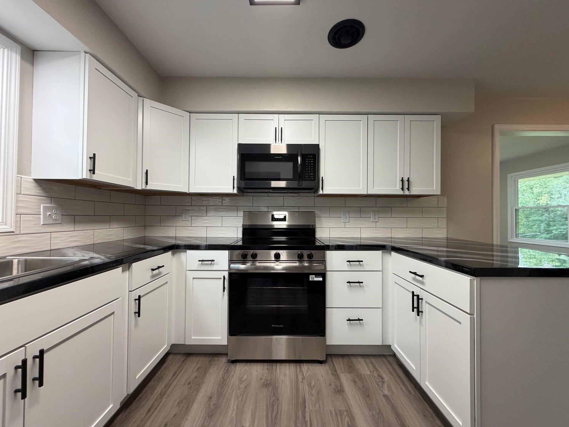 1070 Roosevelt Street, Dubuque, IA 52001 1070 Roosevelt Street, Dubuque, IA 52001