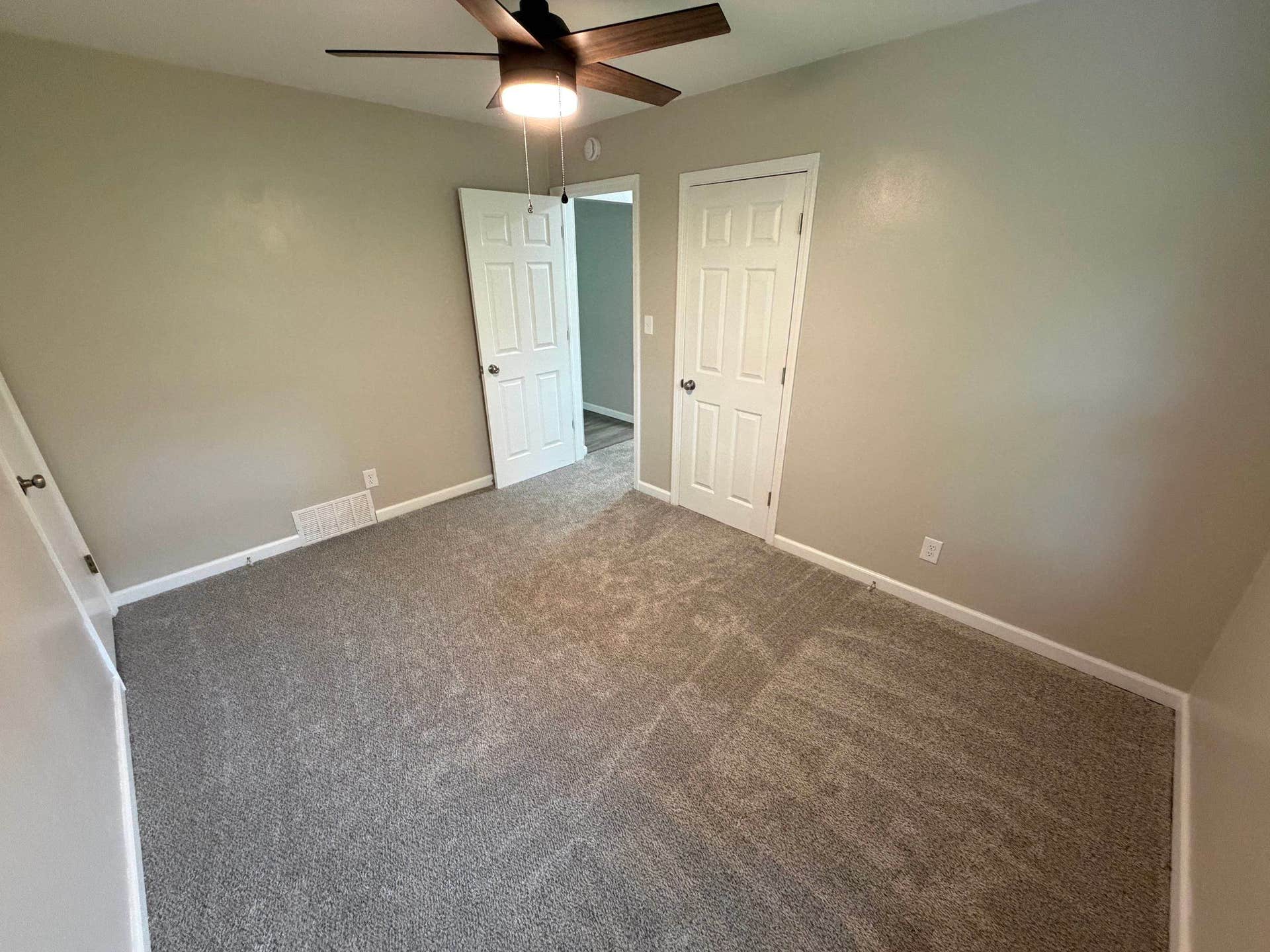 1070 Roosevelt Street, Dubuque, IA 52001 1070 Roosevelt Street, Dubuque, IA 52001