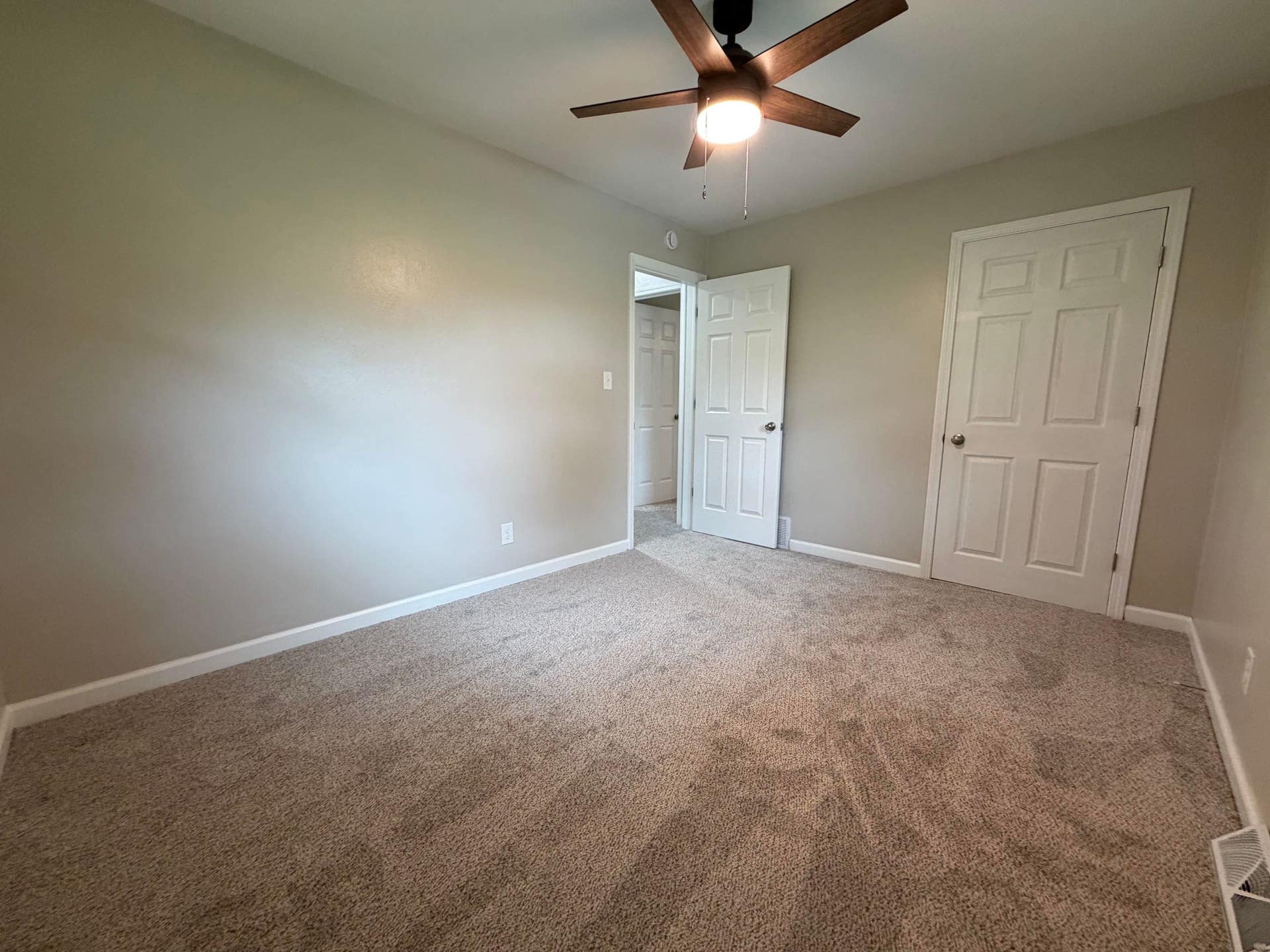 1070 Roosevelt Street, Dubuque, IA 52001 1070 Roosevelt Street, Dubuque, IA 52001