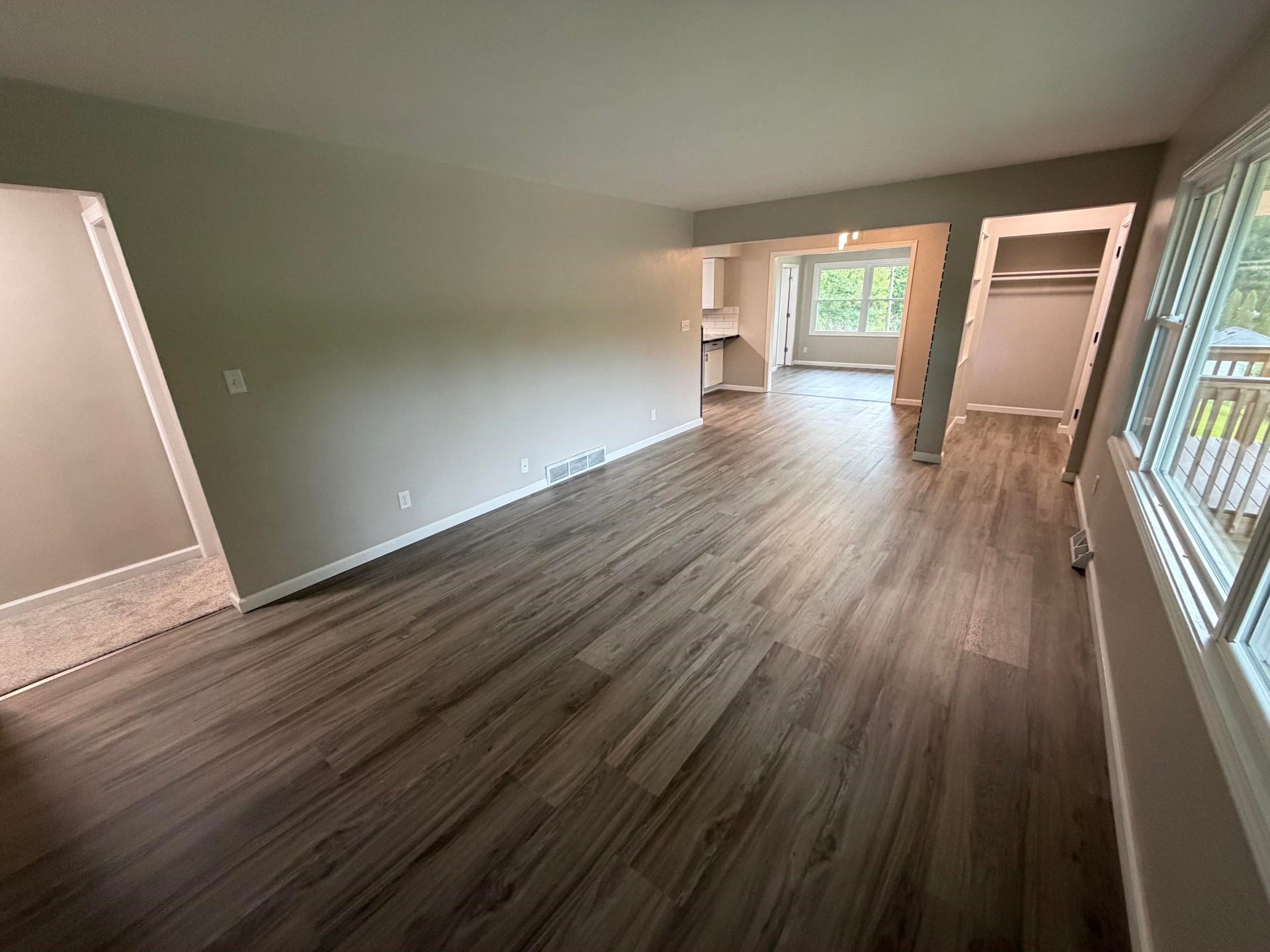 1070 Roosevelt Street, Dubuque, IA 52001 1070 Roosevelt Street, Dubuque, IA 52001