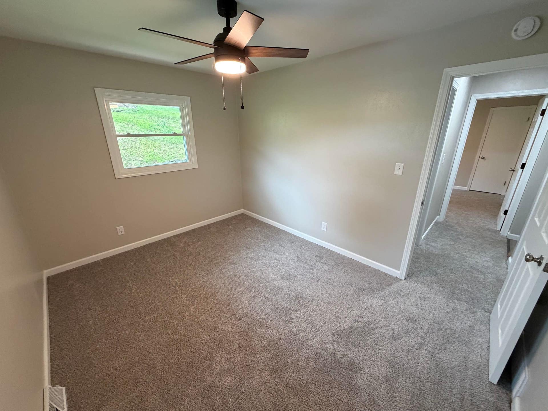 1070 Roosevelt Street, Dubuque, IA 52001 1070 Roosevelt Street, Dubuque, IA 52001