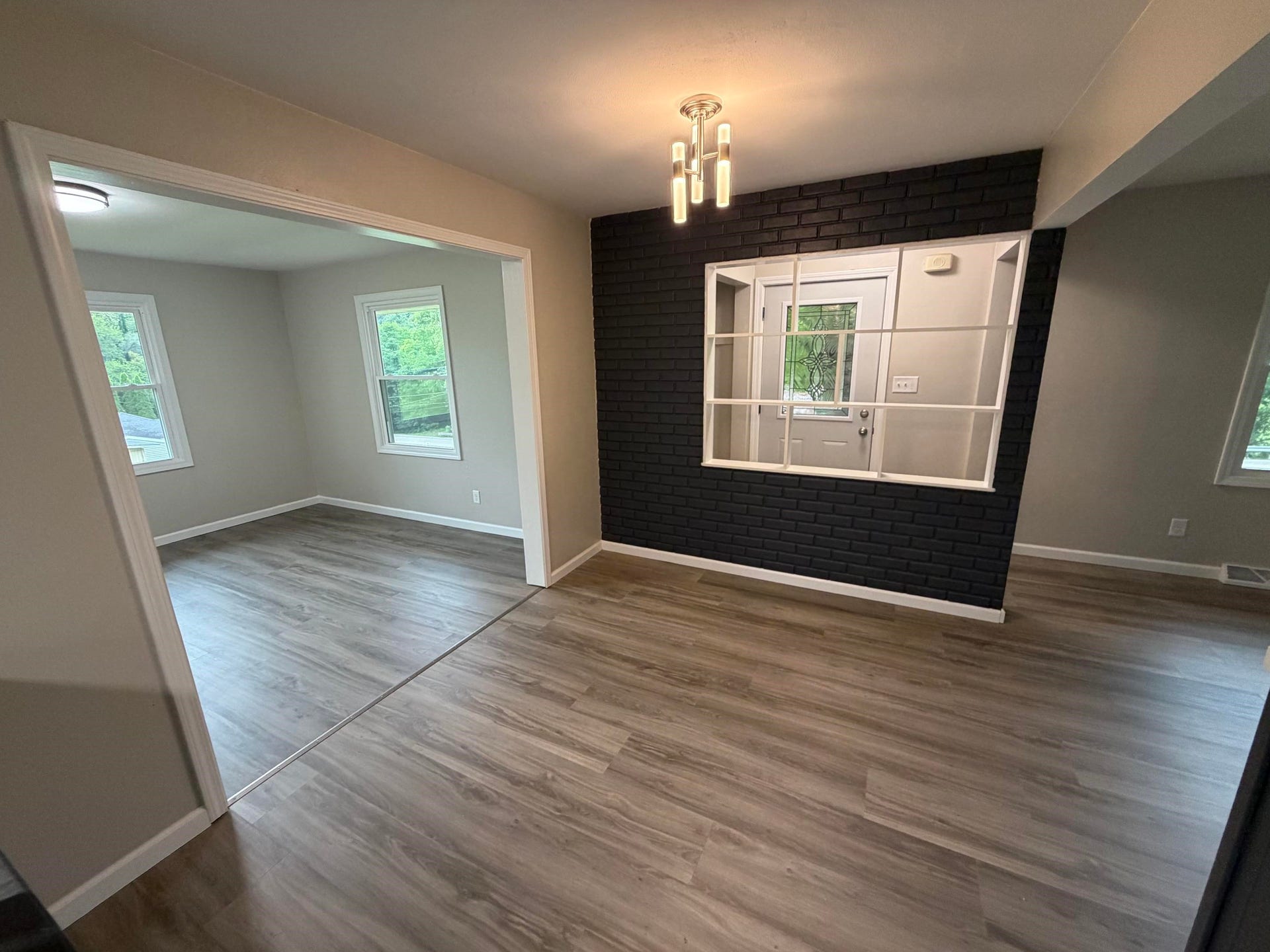 1070 Roosevelt Street, Dubuque, IA 52001 1070 Roosevelt Street, Dubuque, IA 52001