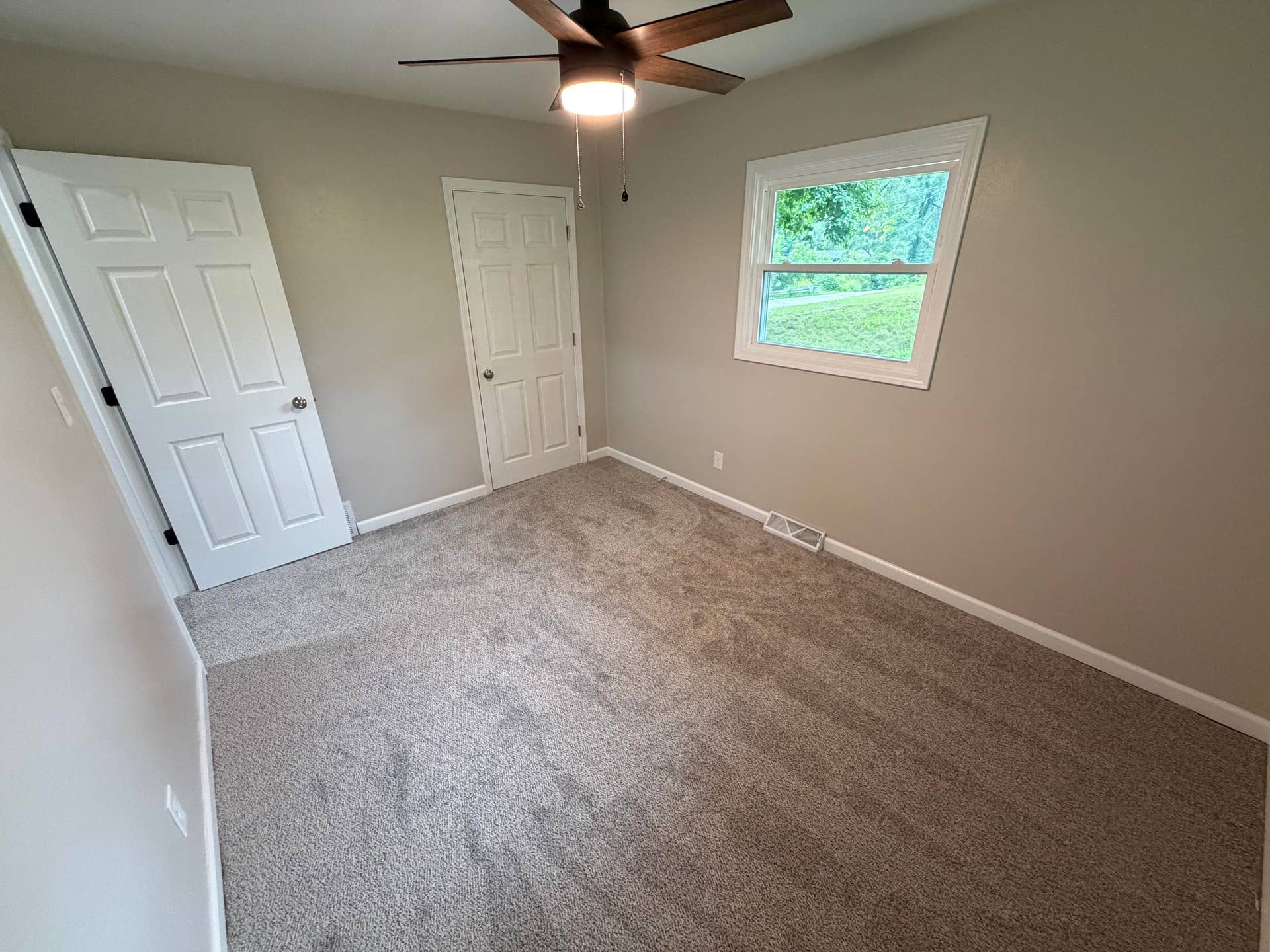 1070 Roosevelt Street, Dubuque, IA 52001 1070 Roosevelt Street, Dubuque, IA 52001