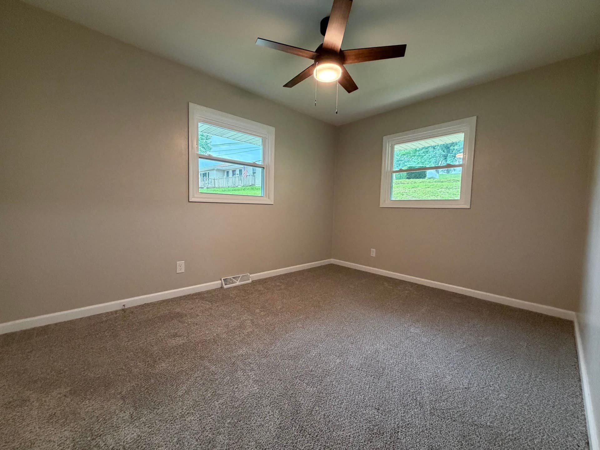 1070 Roosevelt Street, Dubuque, IA 52001 1070 Roosevelt Street, Dubuque, IA 52001