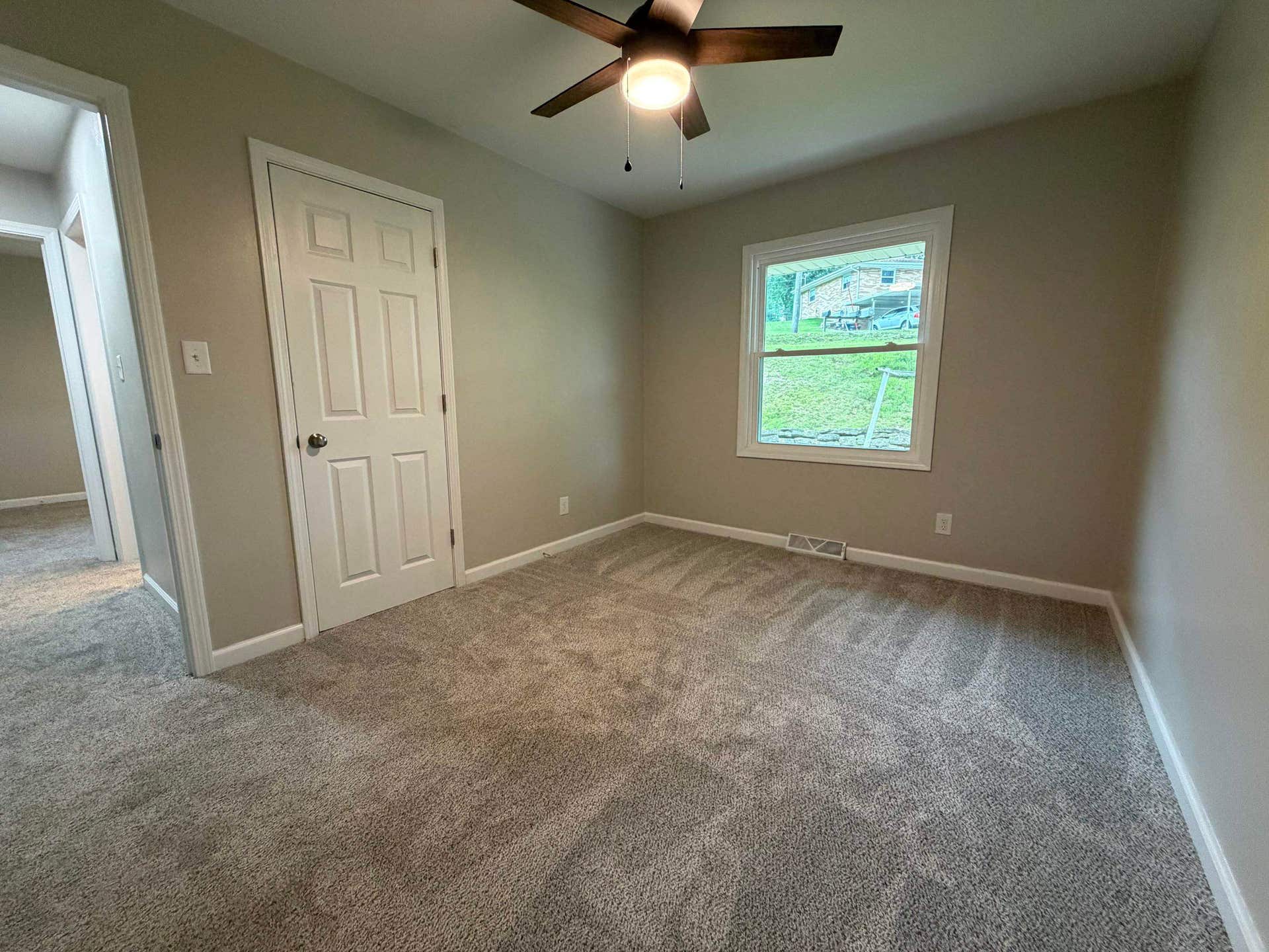 1070 Roosevelt Street, Dubuque, IA 52001 1070 Roosevelt Street, Dubuque, IA 52001