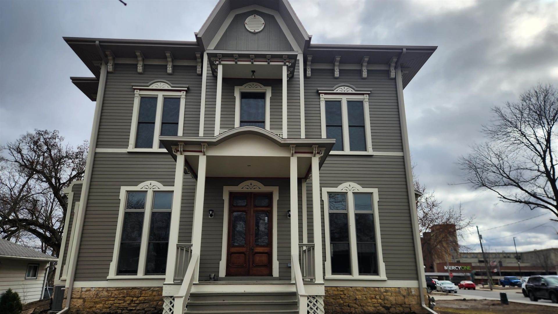 890 W 3rd Street, Dubuque, IA 52001 890 W 3rd Street, Dubuque, IA 52001