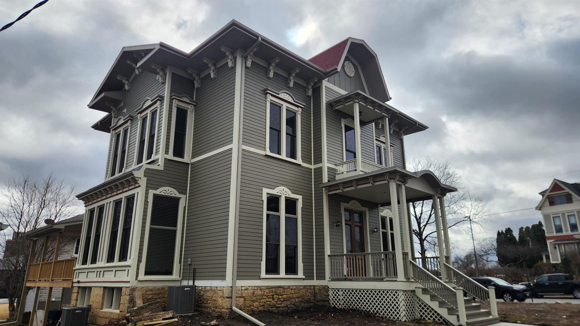 890 W 3rd Street, Dubuque, IA 52001 890 W 3rd Street, Dubuque, IA 52001