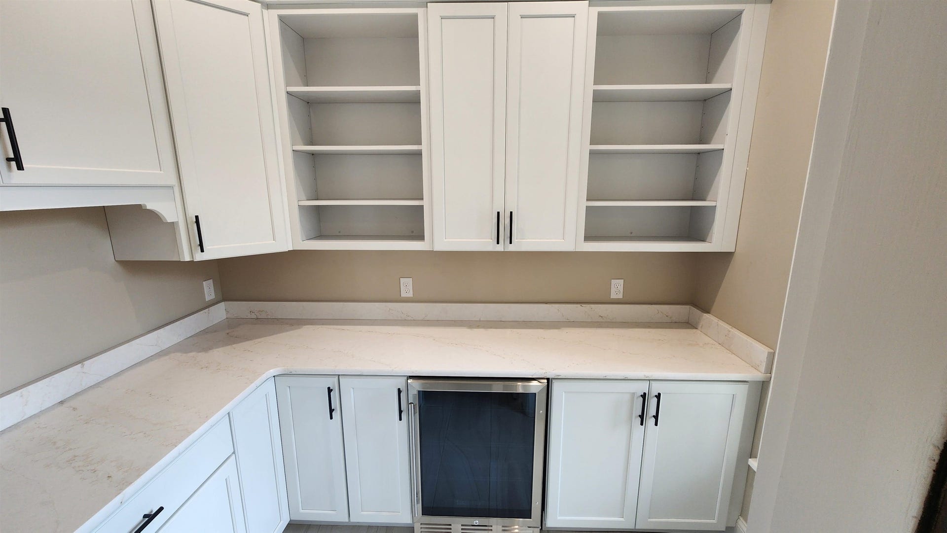 890 W 3rd Street, Dubuque, IA 52001 890 W 3rd Street, Dubuque, IA 52001