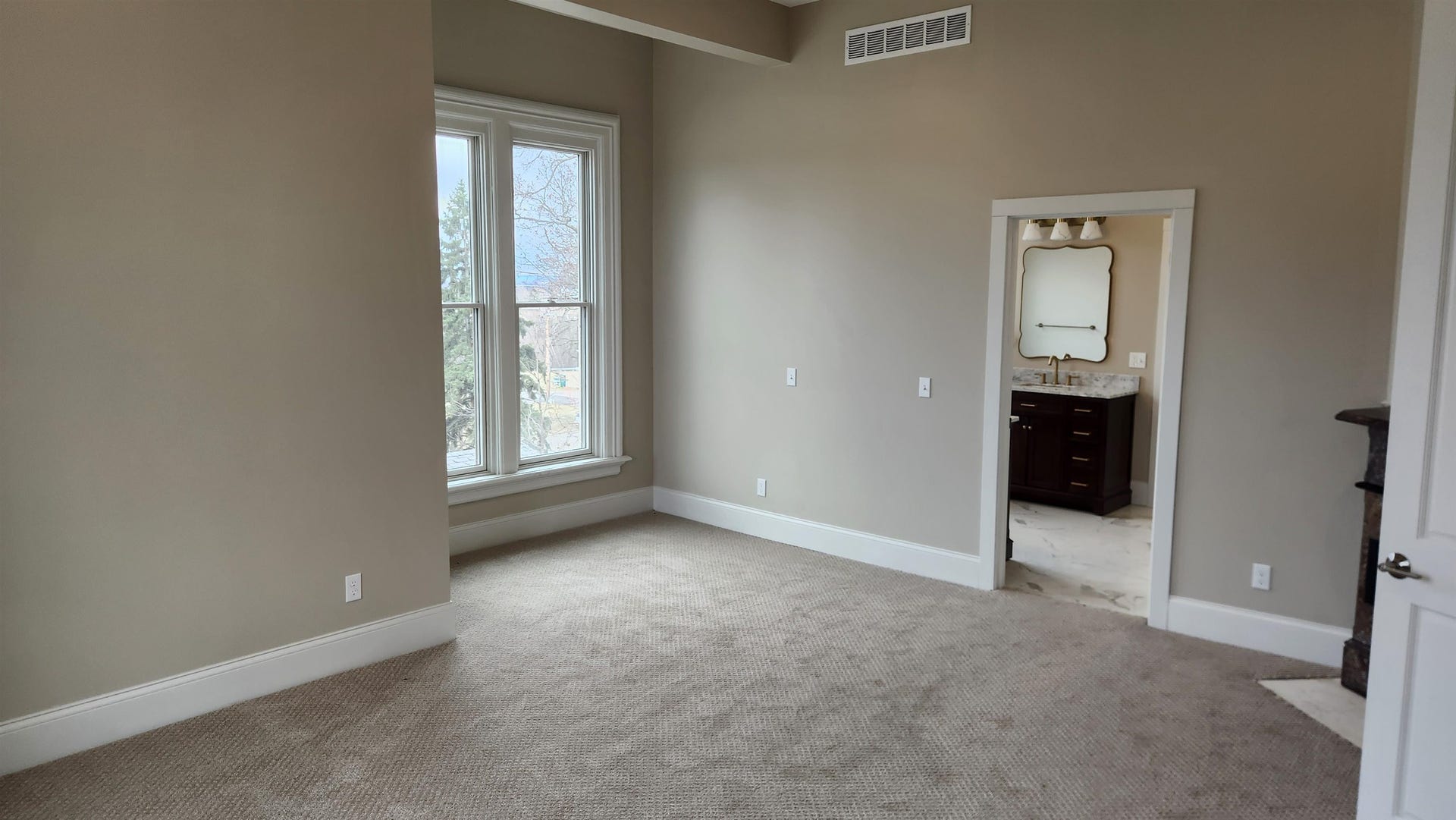 890 W 3rd Street, Dubuque, IA 52001 890 W 3rd Street, Dubuque, IA 52001