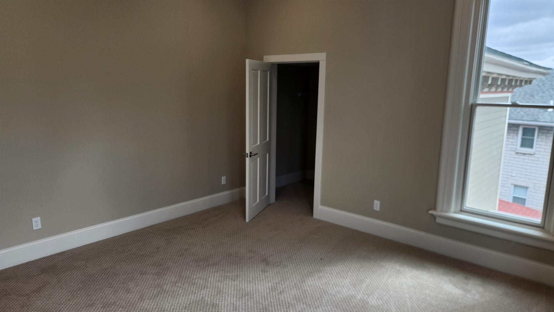 890 W 3rd Street, Dubuque, IA 52001 890 W 3rd Street, Dubuque, IA 52001