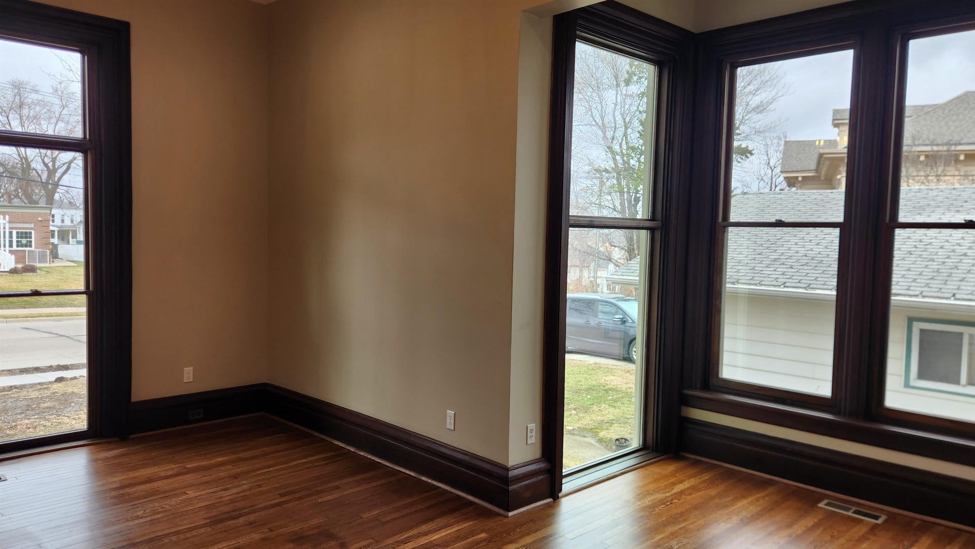 890 W 3rd Street, Dubuque, IA 52001 890 W 3rd Street, Dubuque, IA 52001