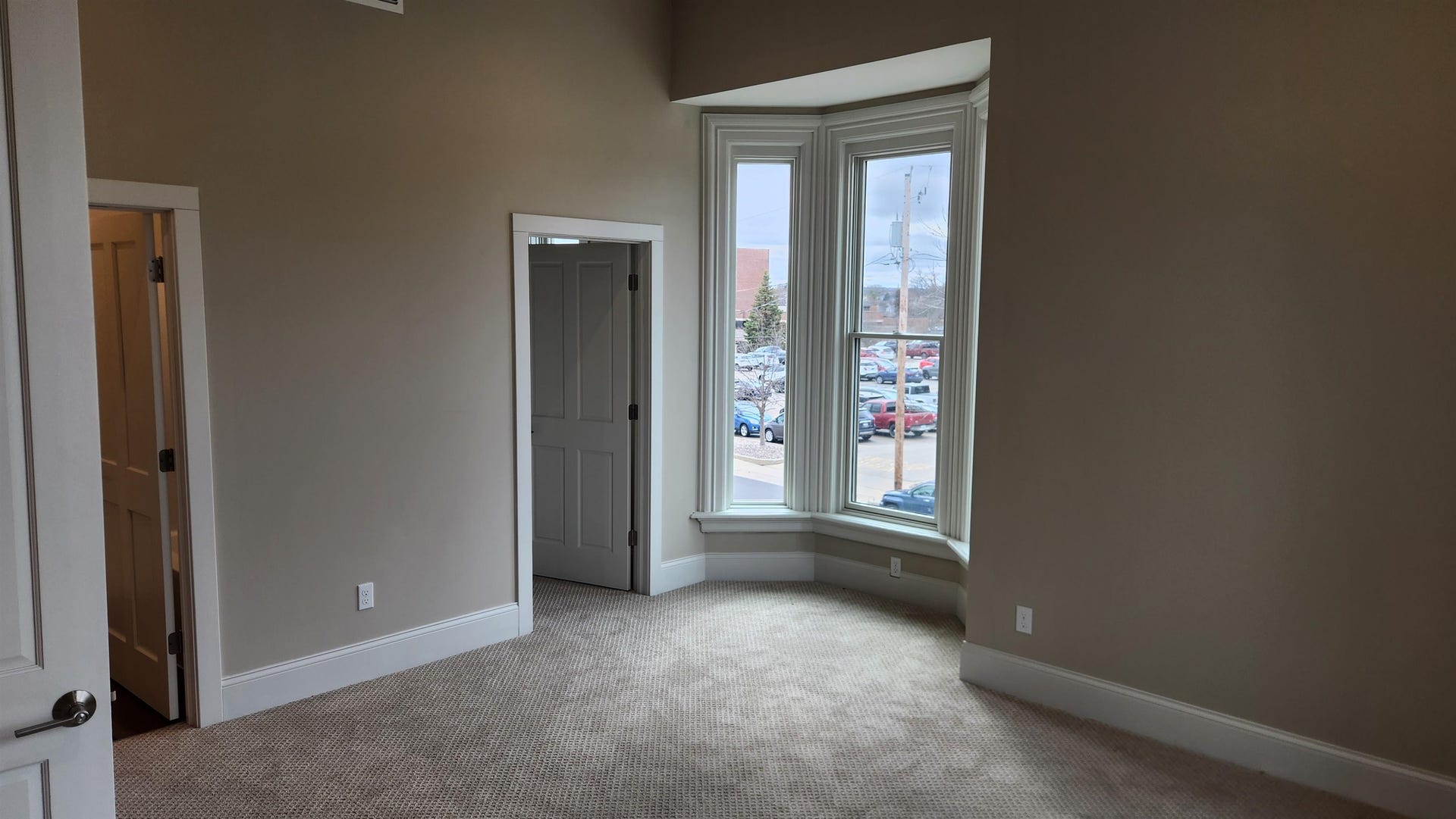 890 W 3rd Street, Dubuque, IA 52001 890 W 3rd Street, Dubuque, IA 52001