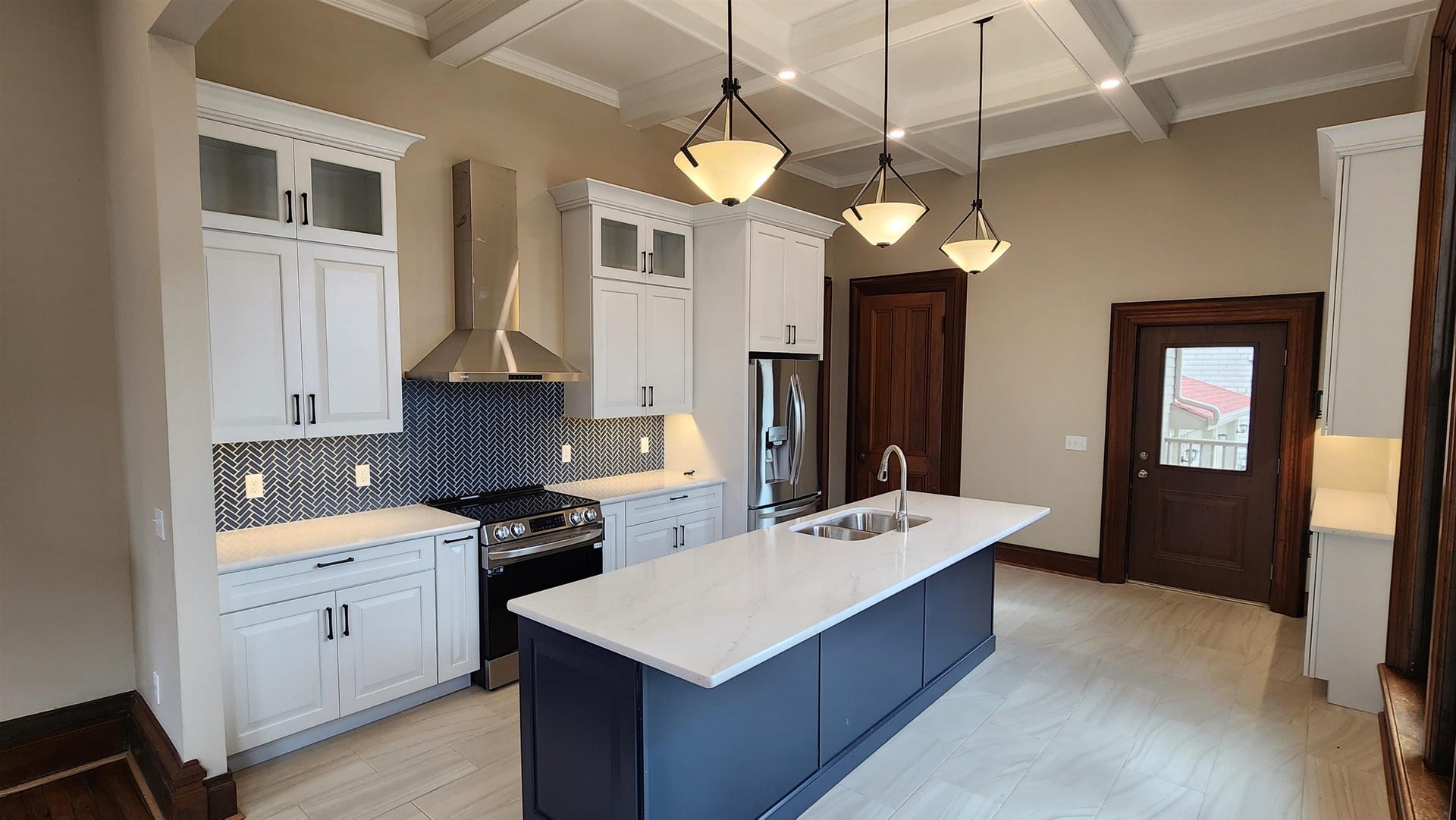 890 W 3rd Street, Dubuque, IA 52001 890 W 3rd Street, Dubuque, IA 52001