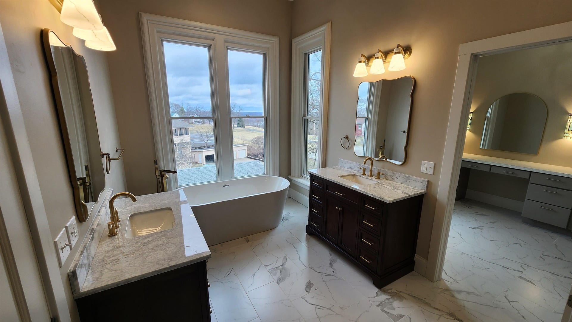 890 W 3rd Street, Dubuque, IA 52001 890 W 3rd Street, Dubuque, IA 52001