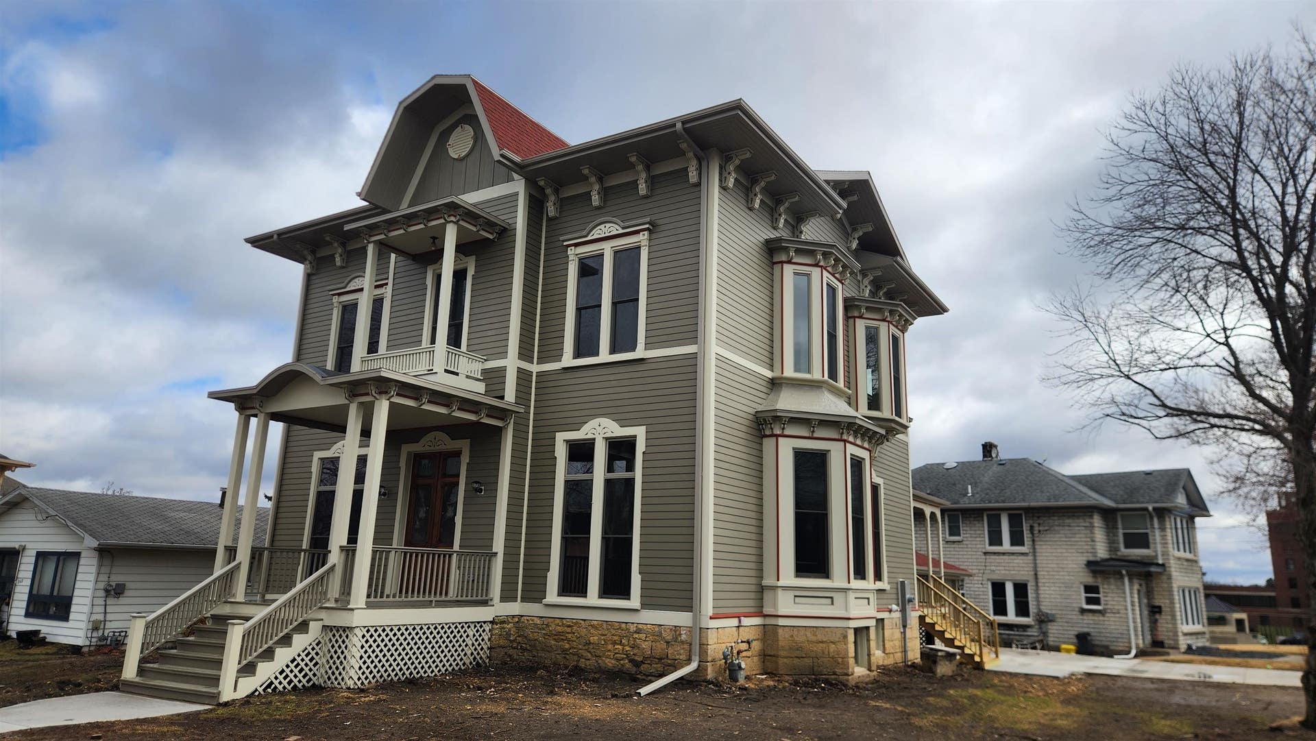 890 W 3rd Street, Dubuque, IA 52001 890 W 3rd Street, Dubuque, IA 52001