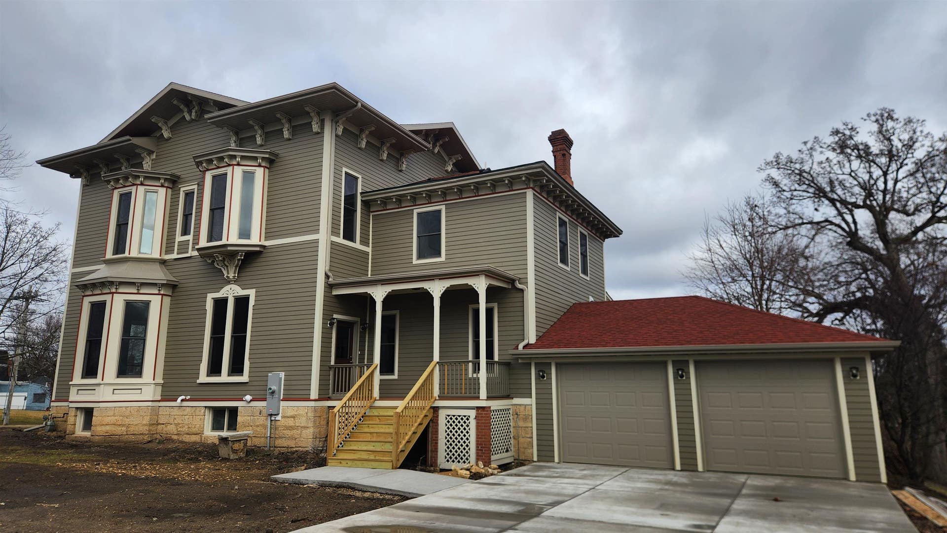 890 W 3rd Street, Dubuque, IA 52001 890 W 3rd Street, Dubuque, IA 52001