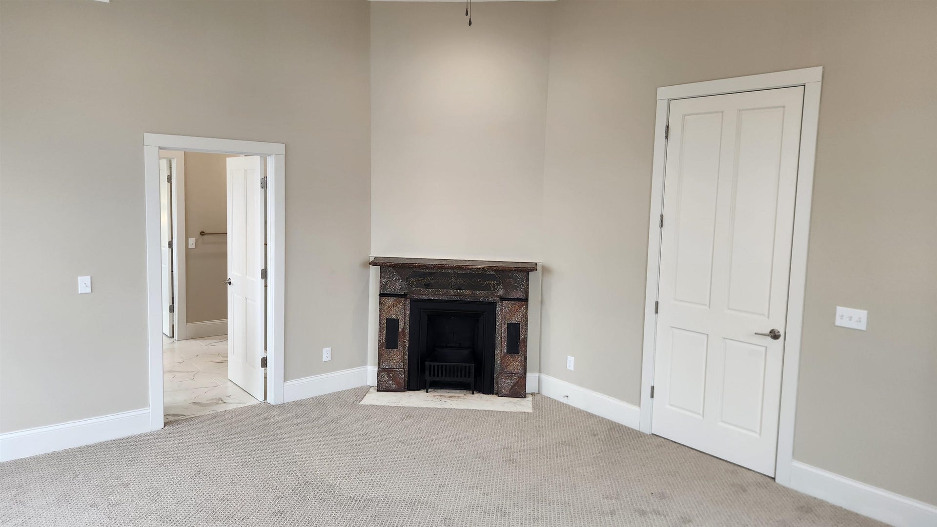 890 W 3rd Street, Dubuque, IA 52001 890 W 3rd Street, Dubuque, IA 52001