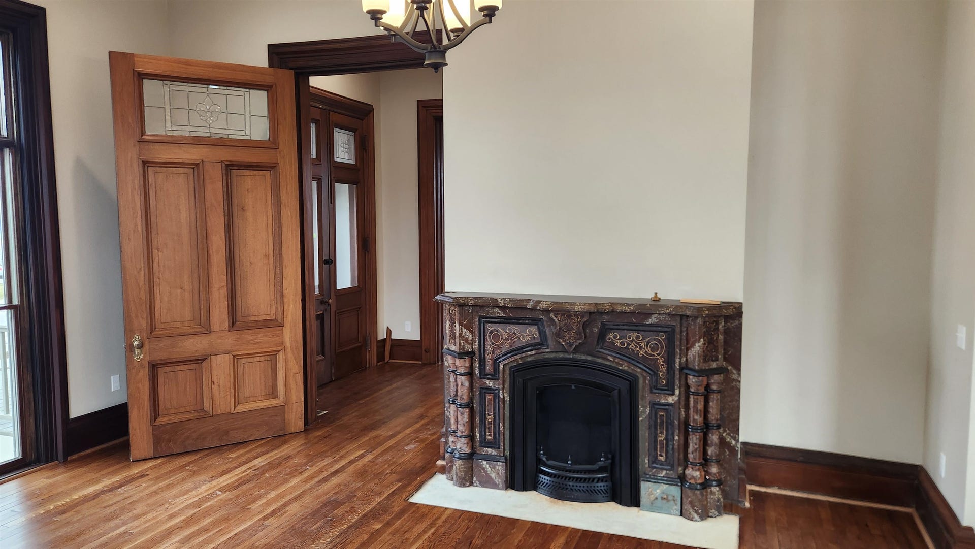 890 W 3rd Street, Dubuque, IA 52001 890 W 3rd Street, Dubuque, IA 52001