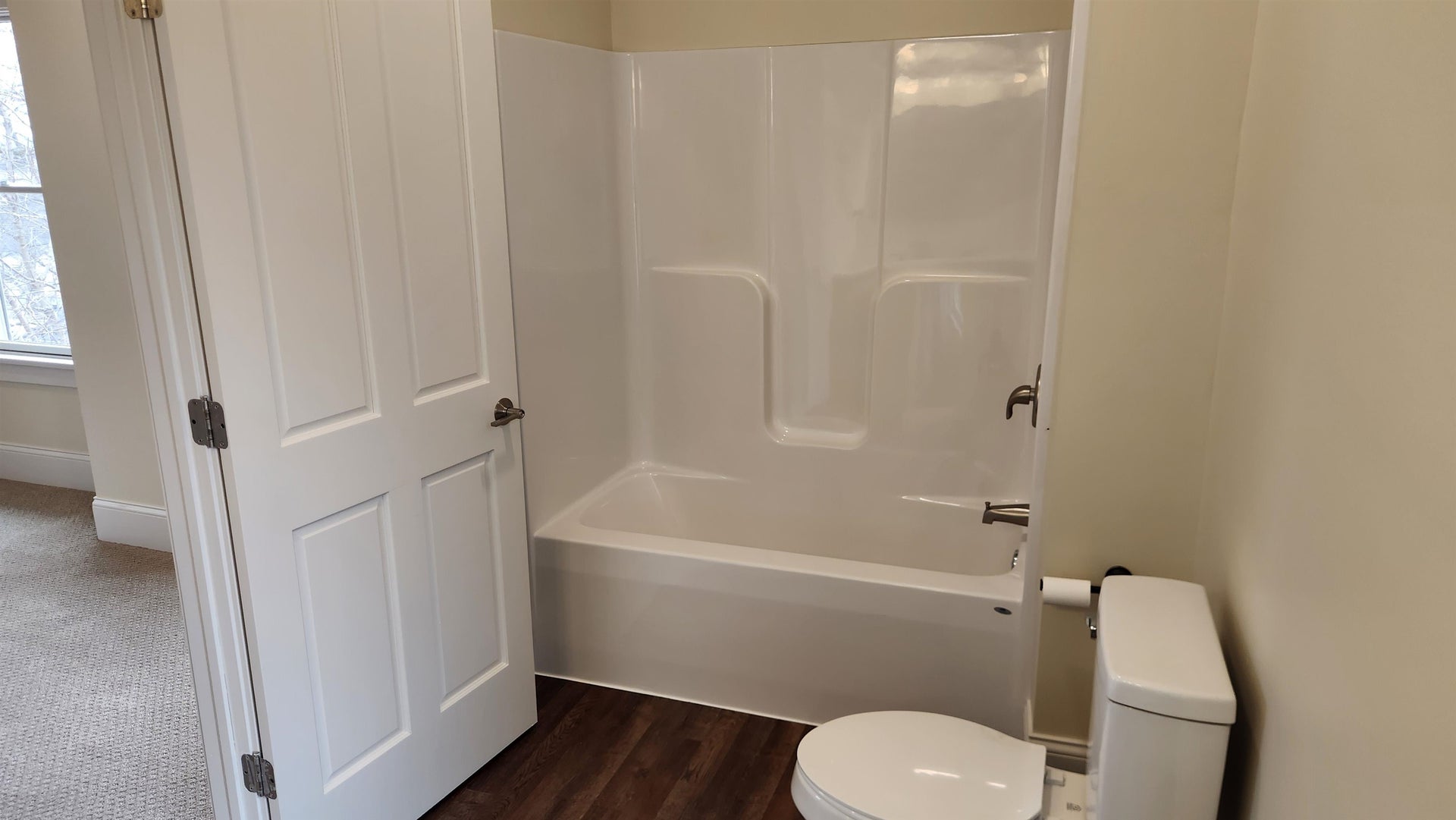 890 W 3rd Street, Dubuque, IA 52001 890 W 3rd Street, Dubuque, IA 52001