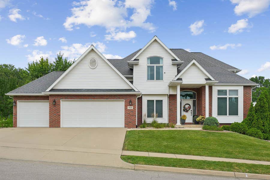 Property photo for 762 June Drive, Dubuque, IA