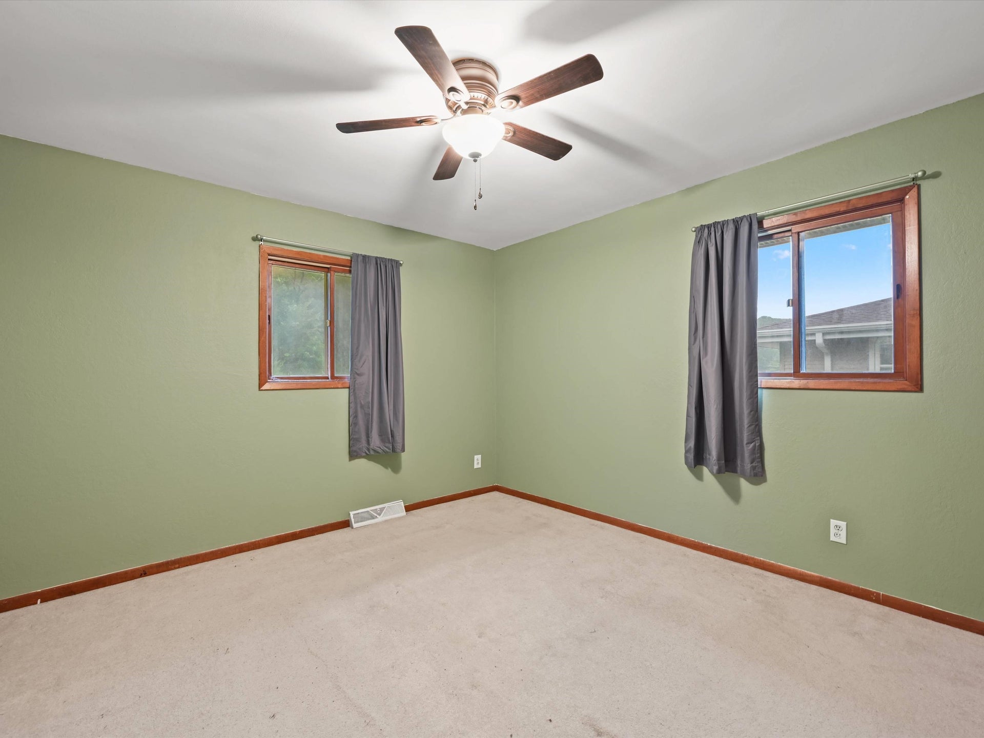 2920 Wildwood Drive, Dubuque, IA 52001 2920 Wildwood Drive, Dubuque, IA 52001