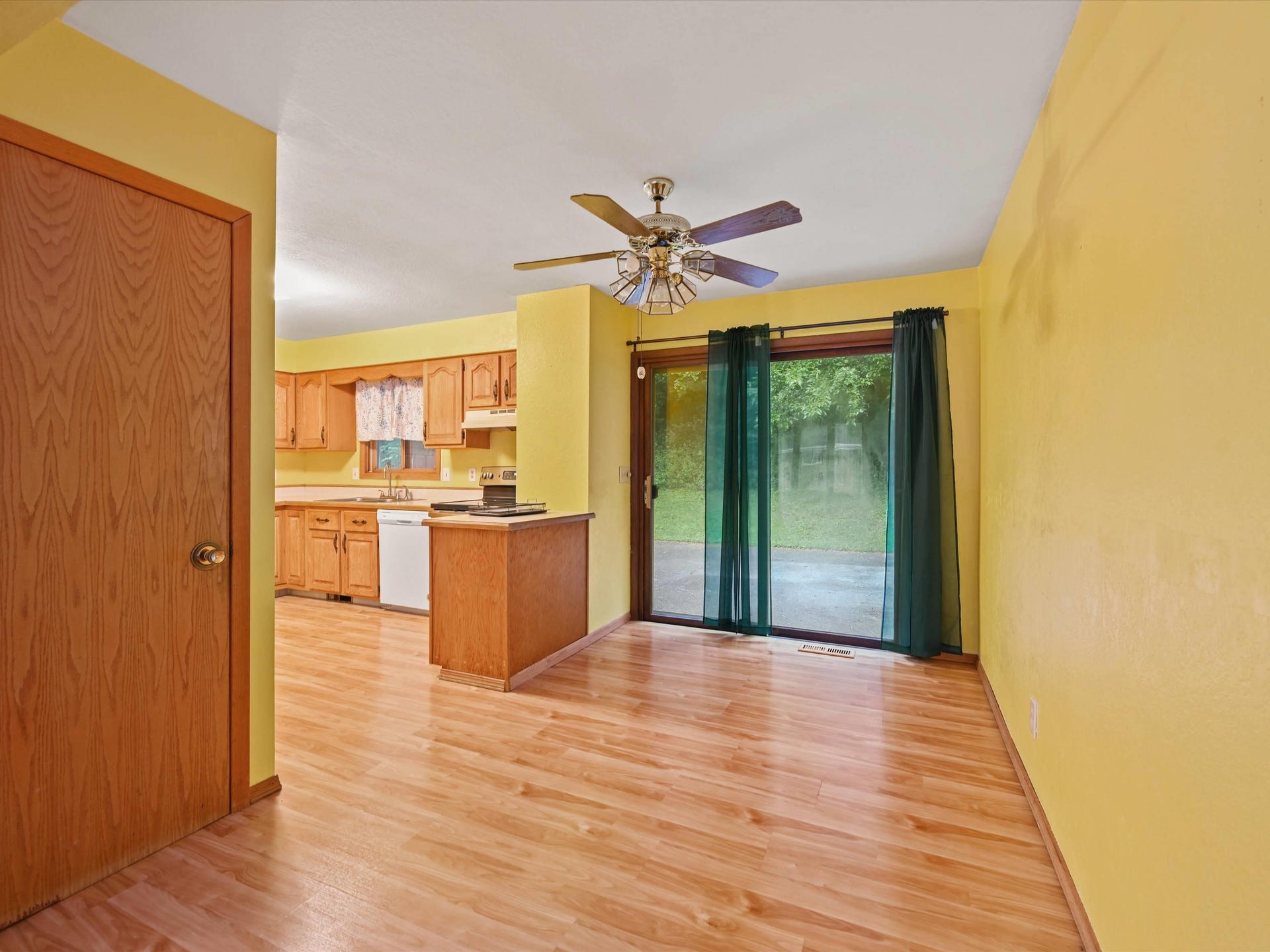 2920 Wildwood Drive, Dubuque, IA 52001 2920 Wildwood Drive, Dubuque, IA 52001
