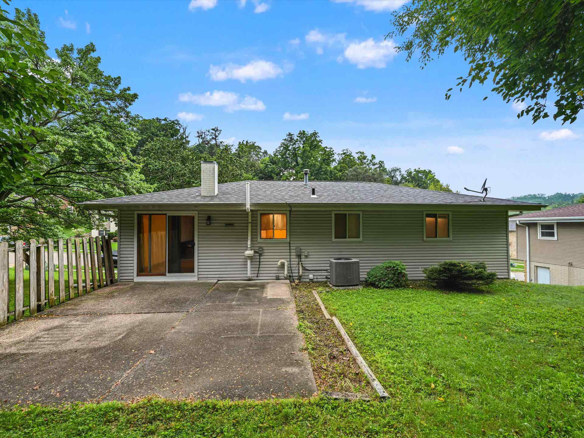 2920 Wildwood Drive, Dubuque, IA 52001 2920 Wildwood Drive, Dubuque, IA 52001
