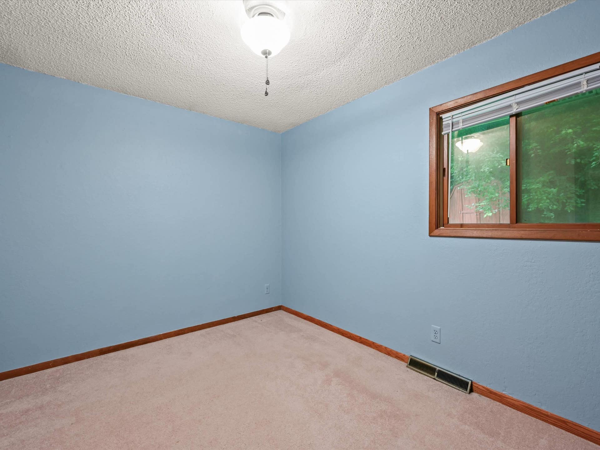 2920 Wildwood Drive, Dubuque, IA 52001 2920 Wildwood Drive, Dubuque, IA 52001