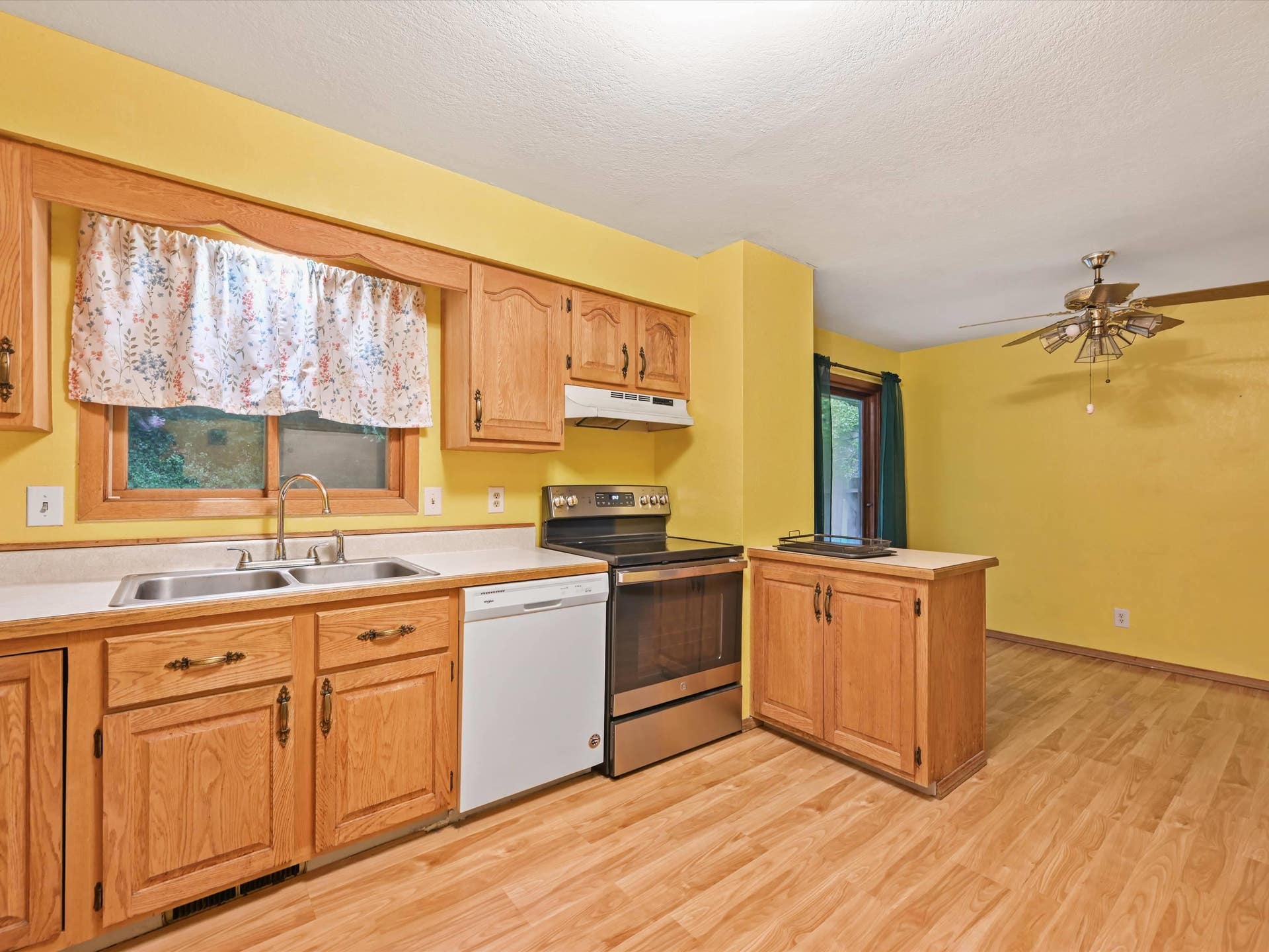 2920 Wildwood Drive, Dubuque, IA 52001 2920 Wildwood Drive, Dubuque, IA 52001