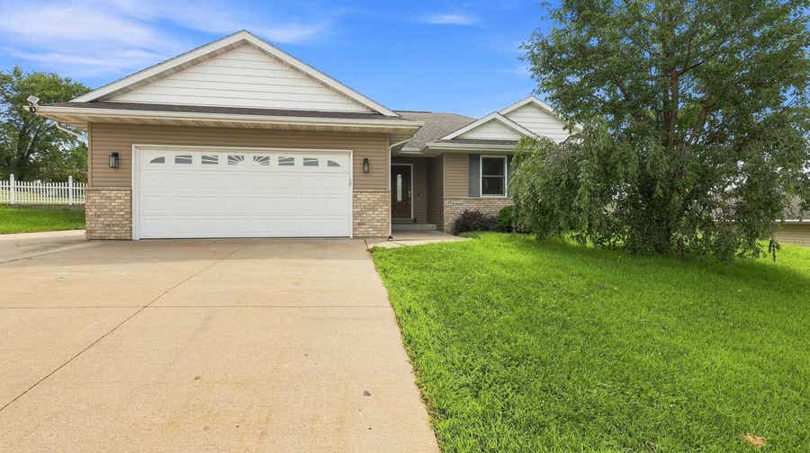 Property photo for 2300 Trenton Road, Dubuque, IA