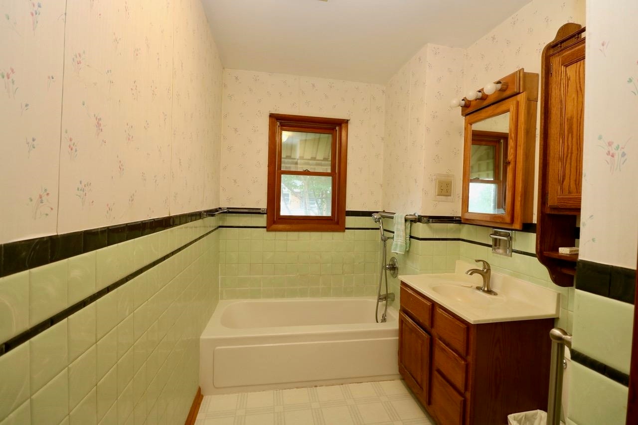 8881 Metropolitan Heights, Dubuque, IA 52003 8881 Metropolitan Heights, Dubuque, IA 52003