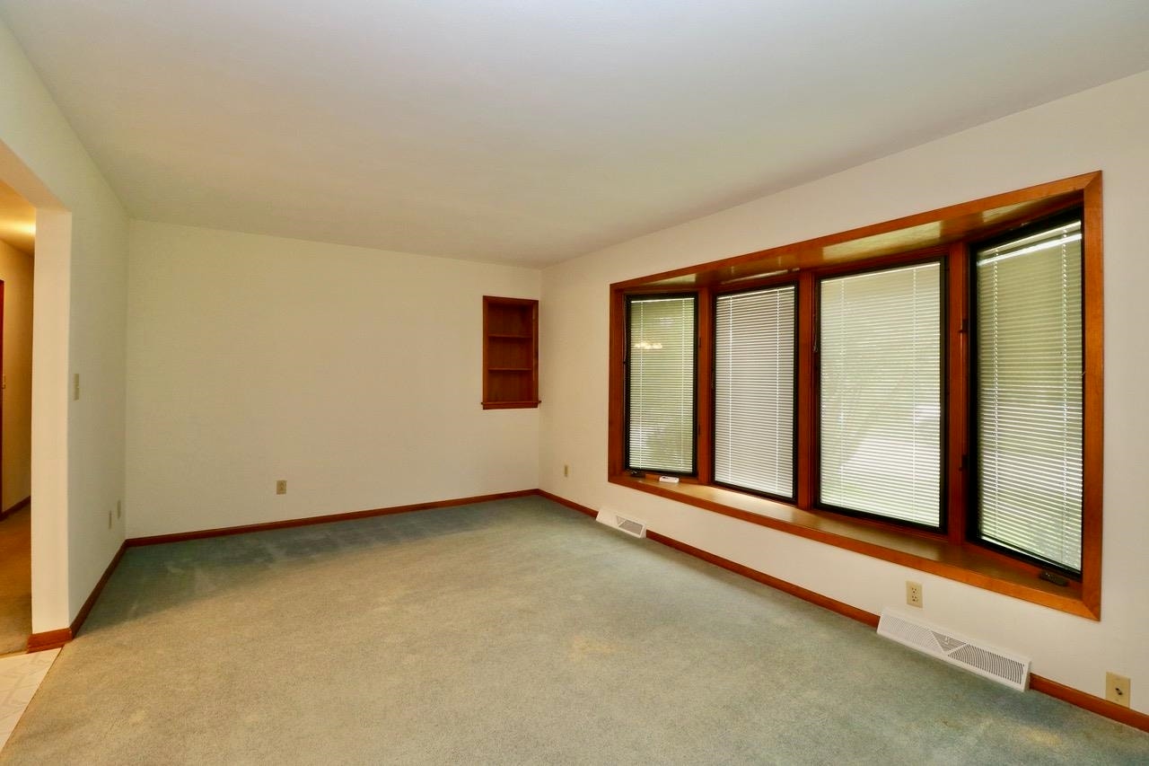 8881 Metropolitan Heights, Dubuque, IA 52003 8881 Metropolitan Heights, Dubuque, IA 52003
