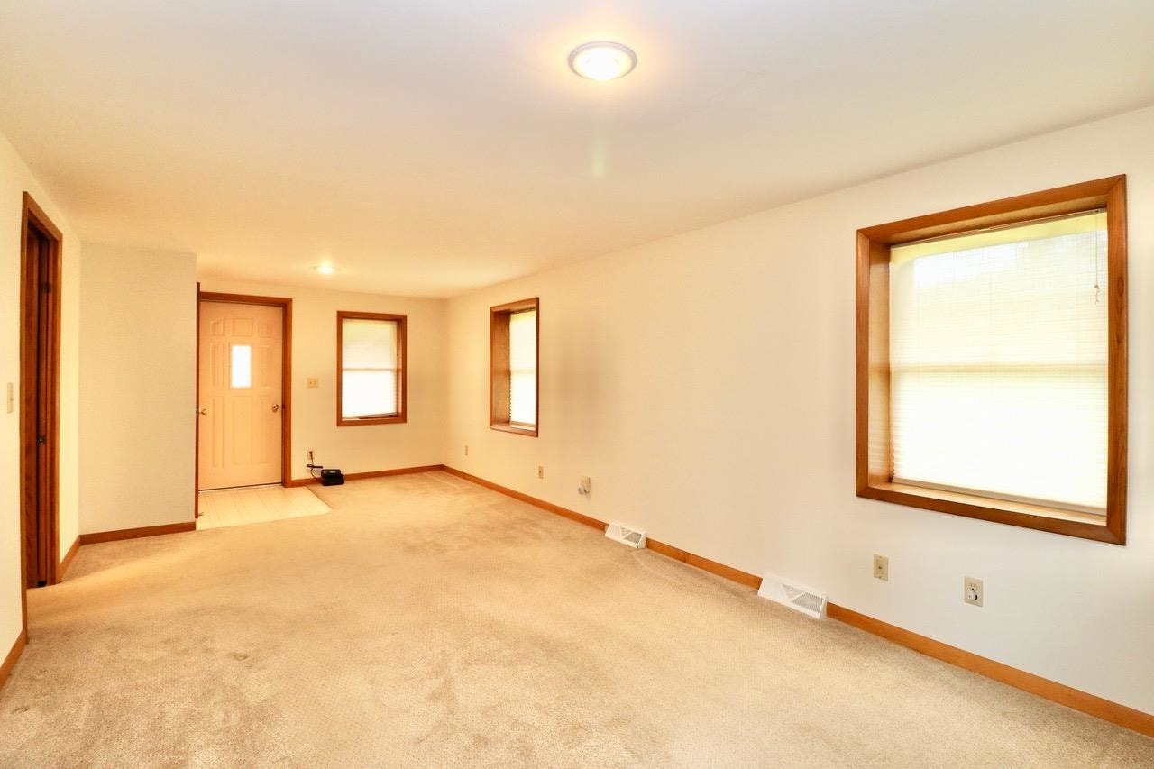 8881 Metropolitan Heights, Dubuque, IA 52003 8881 Metropolitan Heights, Dubuque, IA 52003