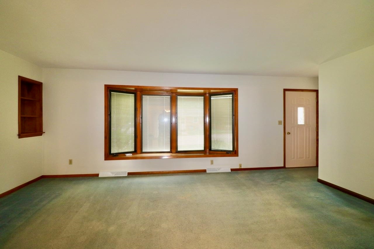 8881 Metropolitan Heights, Dubuque, IA 52003 8881 Metropolitan Heights, Dubuque, IA 52003