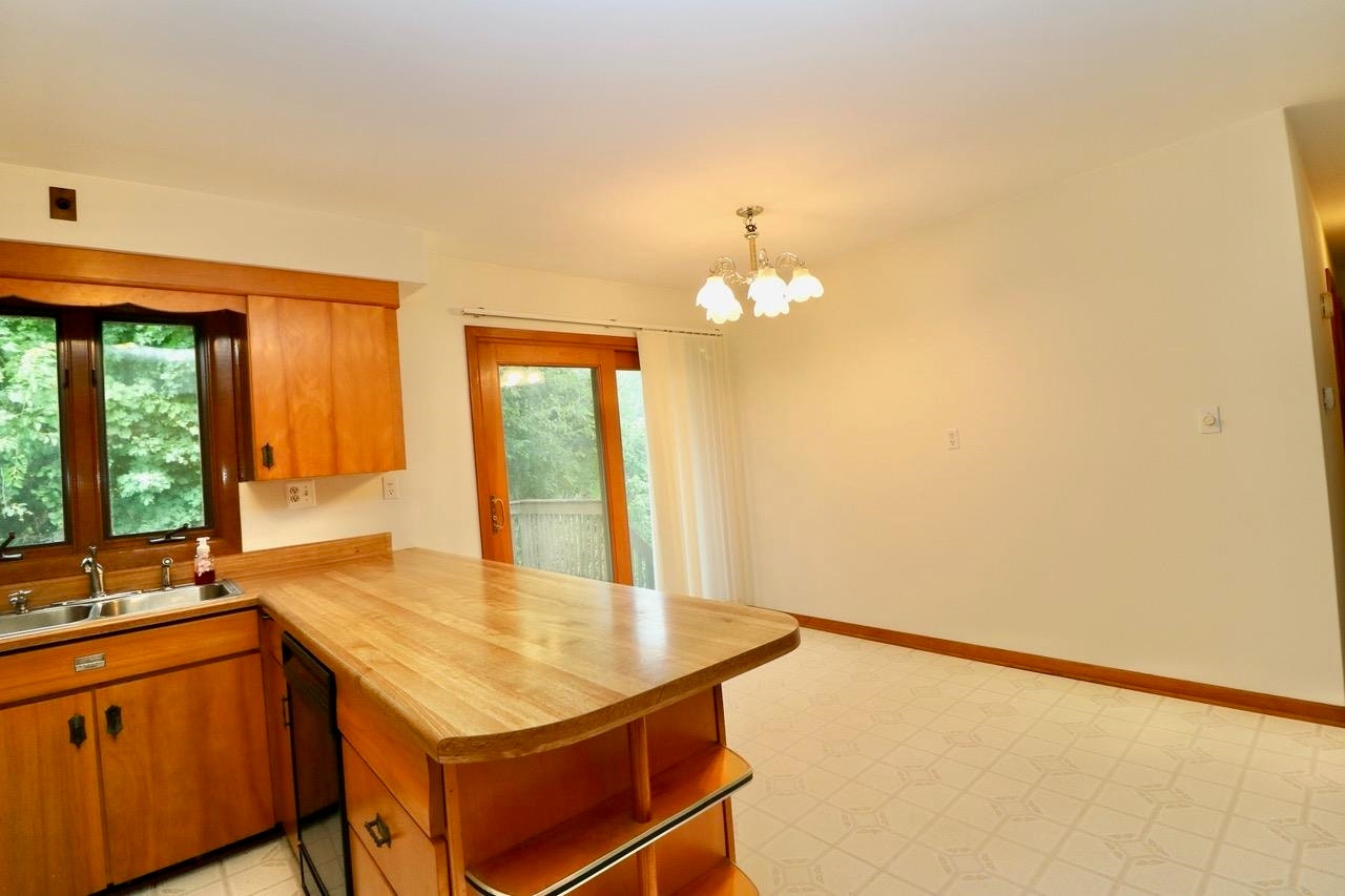 8881 Metropolitan Heights, Dubuque, IA 52003 8881 Metropolitan Heights, Dubuque, IA 52003