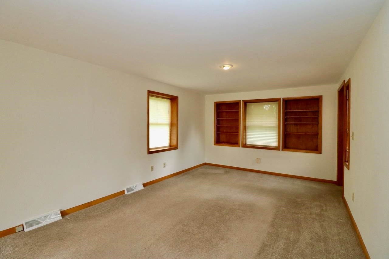 8881 Metropolitan Heights, Dubuque, IA 52003 8881 Metropolitan Heights, Dubuque, IA 52003