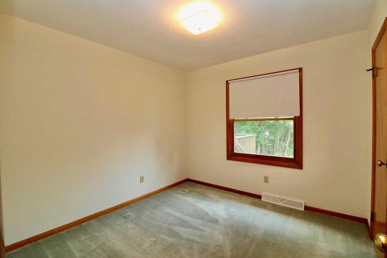 8881 Metropolitan Heights, Dubuque, IA 52003 8881 Metropolitan Heights, Dubuque, IA 52003