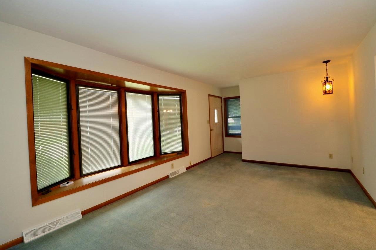 8881 Metropolitan Heights, Dubuque, IA 52003 8881 Metropolitan Heights, Dubuque, IA 52003