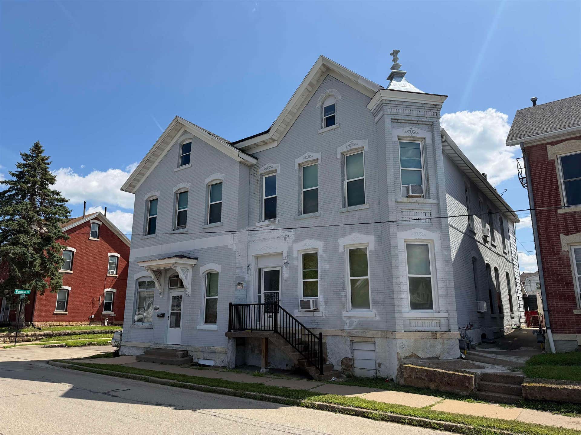828-830 Rhomberg Avenue, Dubuque, IA 52001 828-830 Rhomberg Avenue, Dubuque, IA 52001