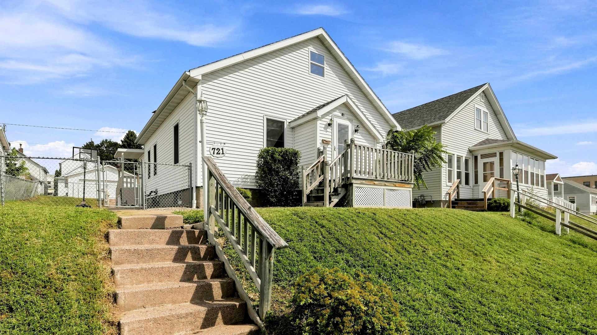 721 Groveland Place, Dubuque, IA 52001 721 Groveland Place, Dubuque, IA 52001