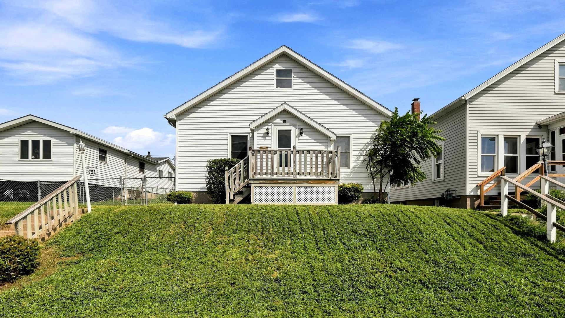 721 Groveland Place, Dubuque, IA 52001 721 Groveland Place, Dubuque, IA 52001