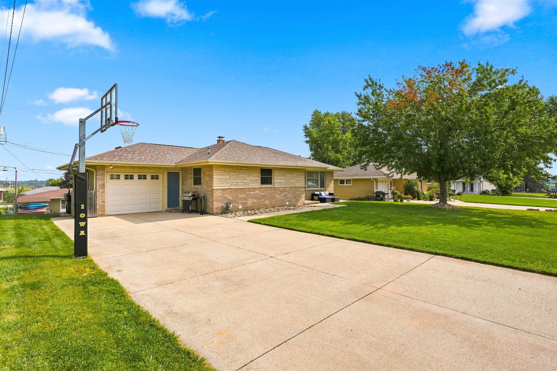9593 Monticello Drive, Dubuque, IA 52003 9593 Monticello Drive, Dubuque, IA 52003