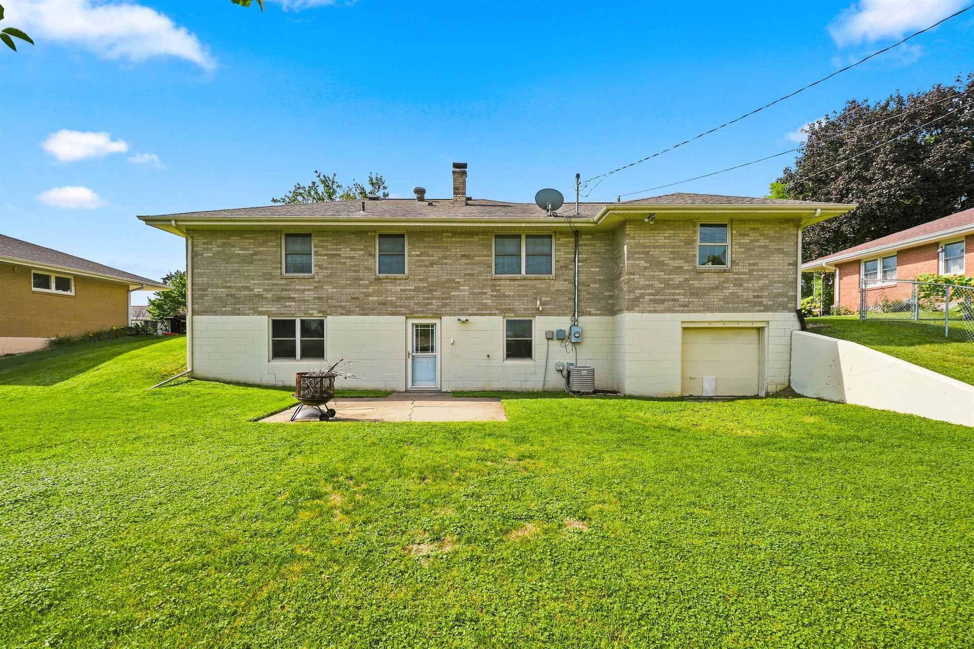 9593 Monticello Drive, Dubuque, IA 52003 9593 Monticello Drive, Dubuque, IA 52003