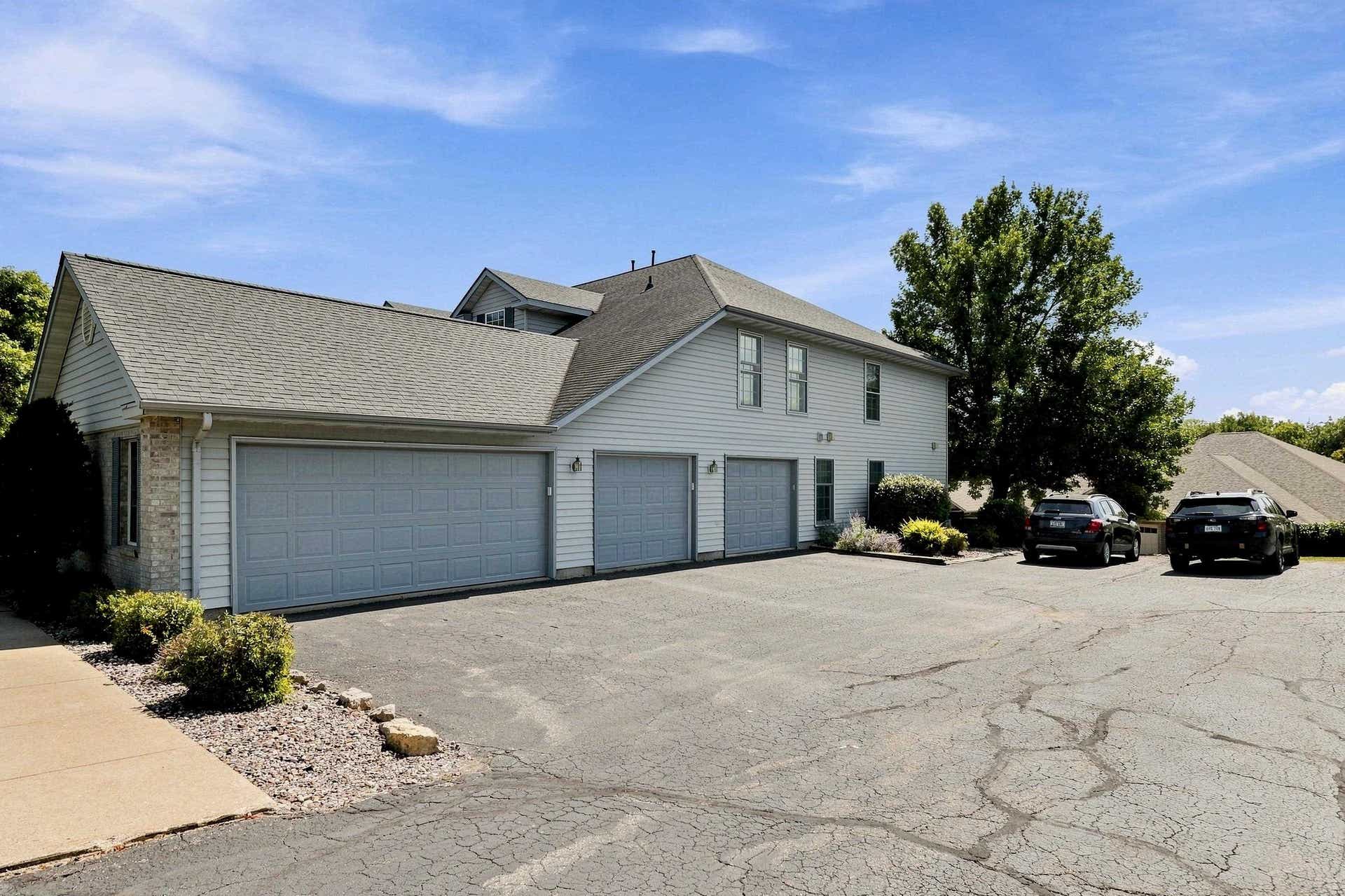 3274 Lake Ridge Drive, #Unit D, Dubuque, IA 52003 3274 Lake Ridge Drive, #Unit D, Dubuque, IA 52003