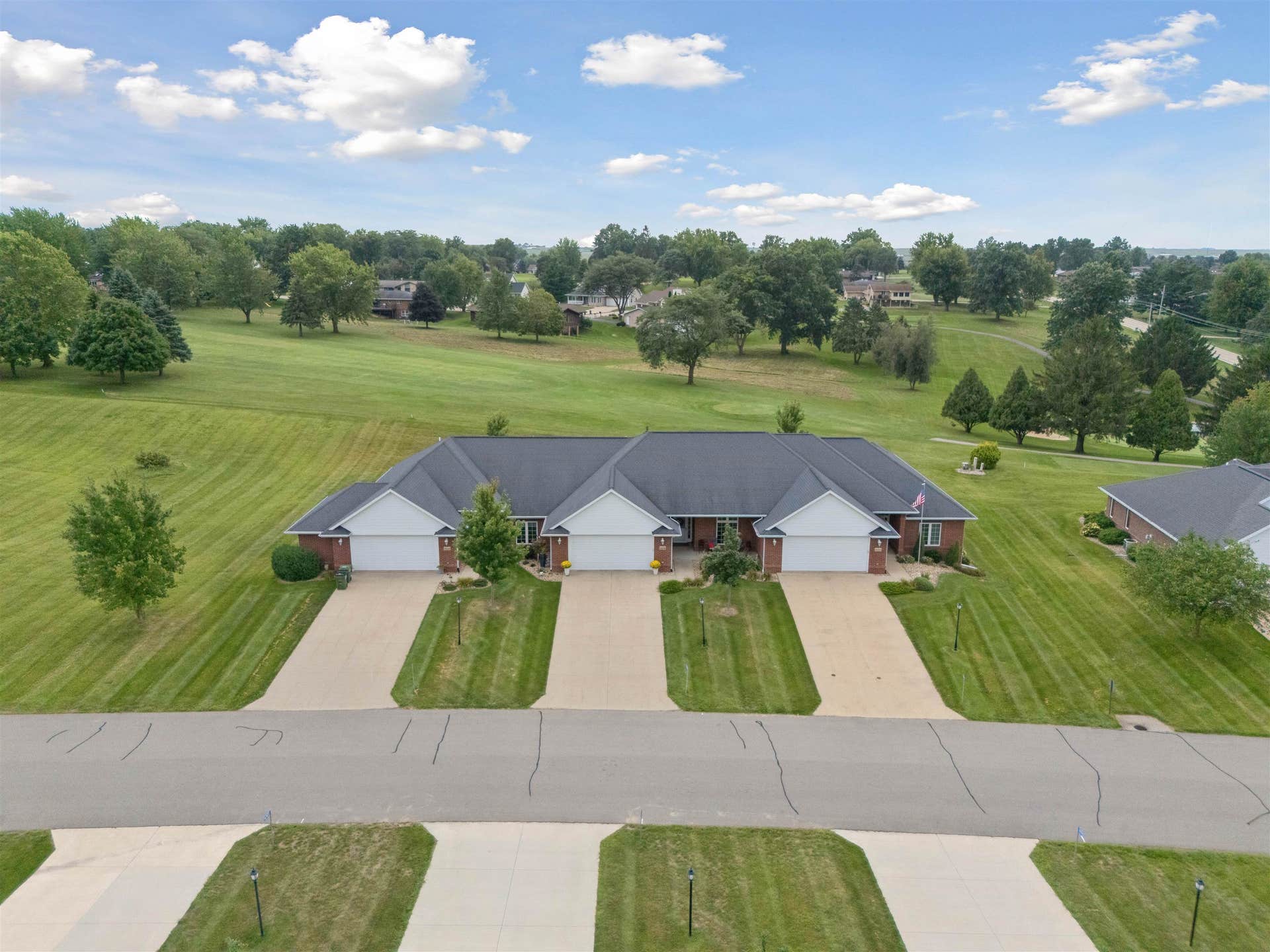 16936 Thunder Ridge Drive, Peosta, IA 52068 16936 Thunder Ridge Drive, Peosta, IA 52068