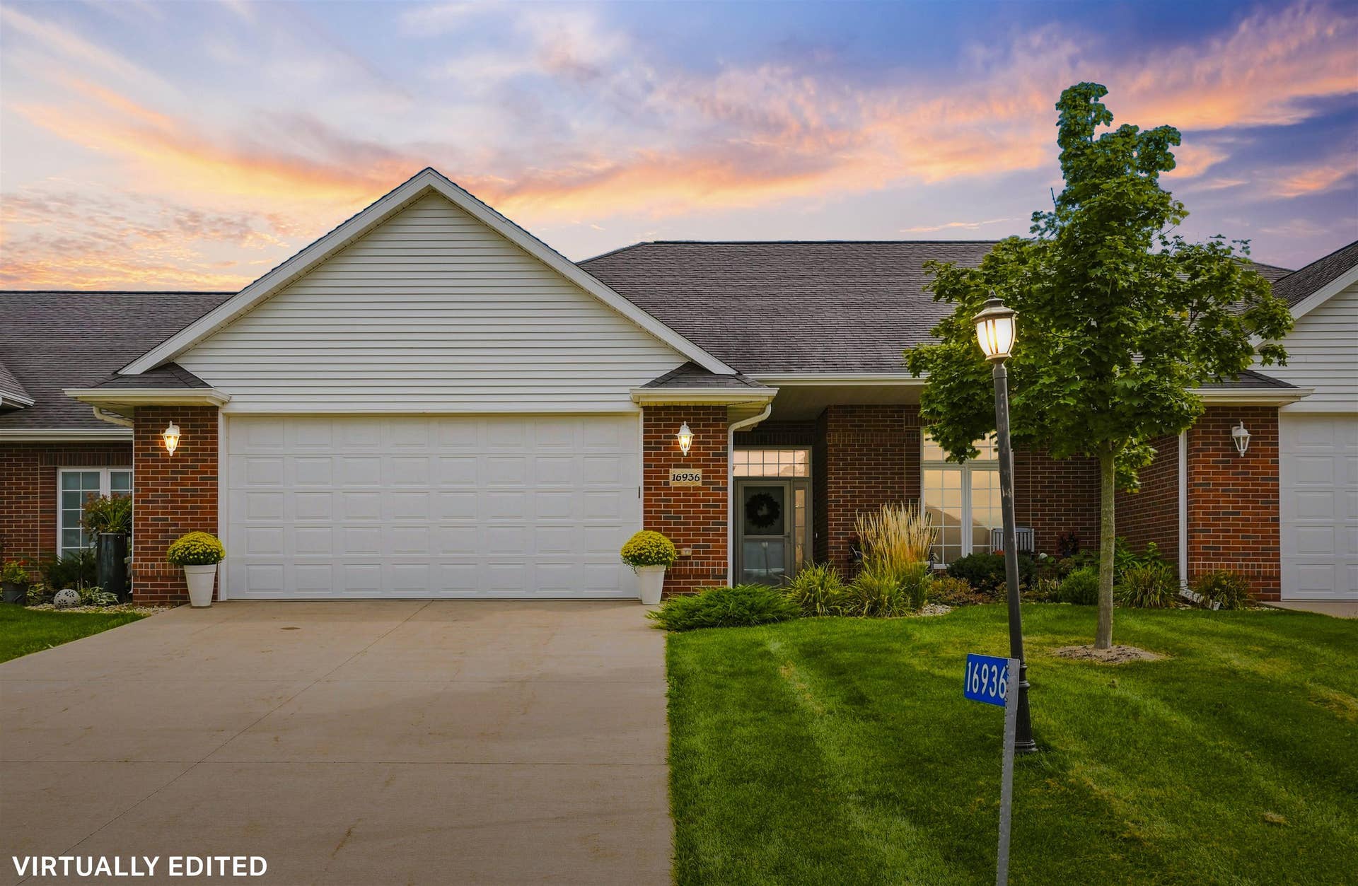 16936 Thunder Ridge Drive, Peosta, IA 52068 16936 Thunder Ridge Drive, Peosta, IA 52068